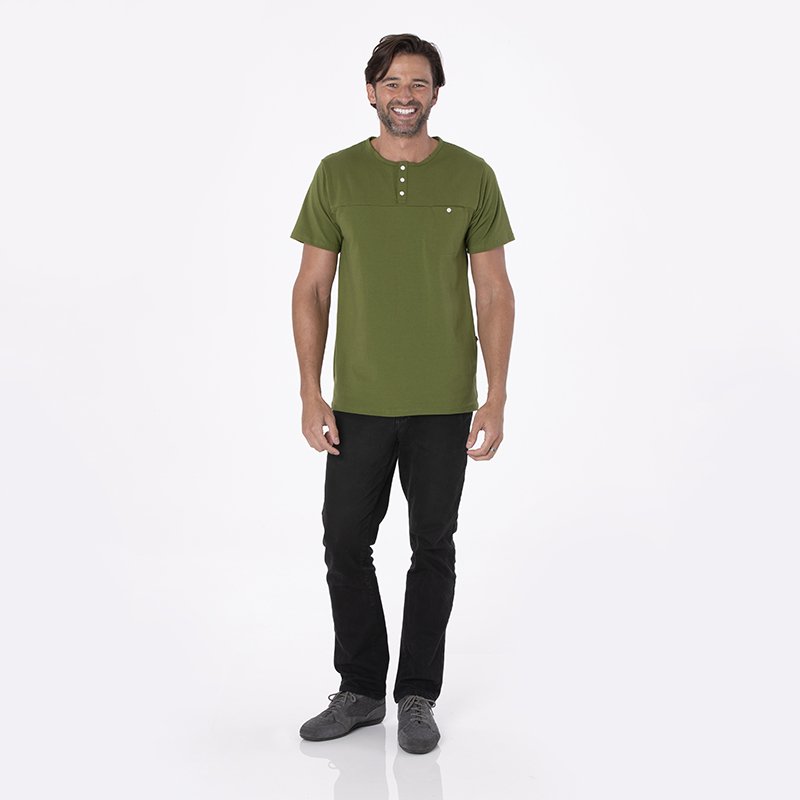KICKEE Mens Solid Short Sleeve Performance Jersey Henley in Spring Sky S
